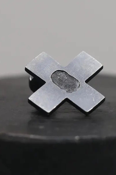 Parts of Four "+" earrings (top, 0.3 ct, 23mm) 1135-9-KA+DIA PPOF23